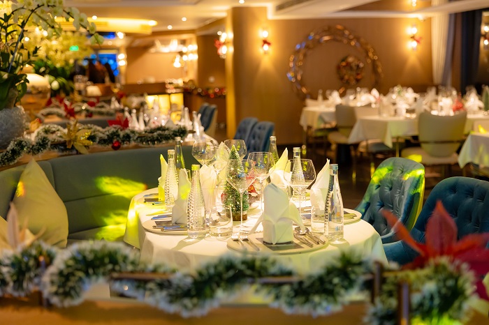 Nhà hàng Dining By The Bay với sức chứa lên tới 150 khách tại tầng 5 sẽ là nơi tổ chức đêm dạ tiệc độc đáo chào năm mới
